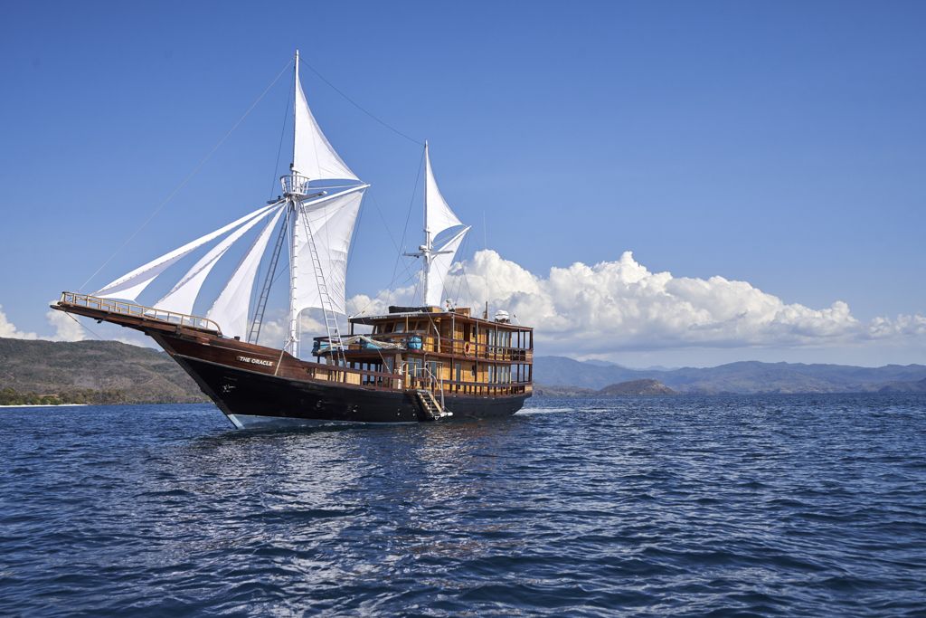 Oracle Luxury Yacht Charter - Ultimate Indonesian Yachts