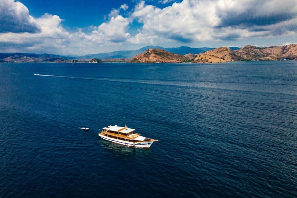 1 Mahodaya Amanikan Yacht Charter Indonesia 1 DJI 20260901135902 0015 D