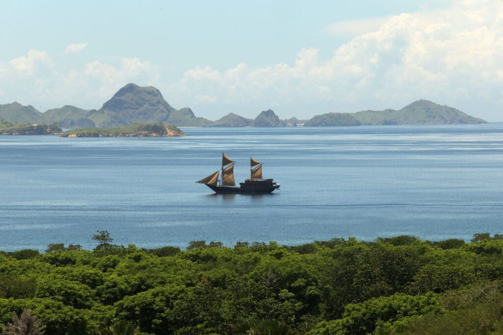 Alila Purnama Luxury Yacht Charter Raja Ampat - 5 (2)