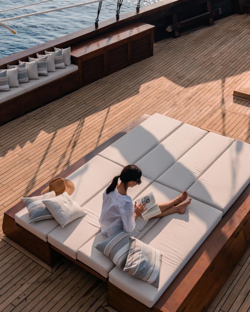 BOAT WITH MODEL_CELESTIA-079