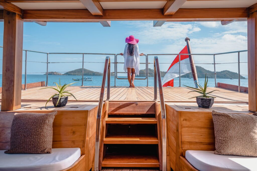 Lamima Yacht Charter Indonesia Bali Raja Ampat Stern platform 1