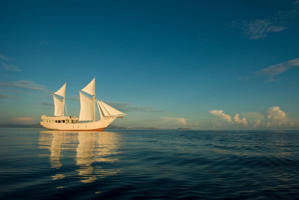 Location de yacht de luxe Komodo - ALEXA dans le paysage de Komodo (1)