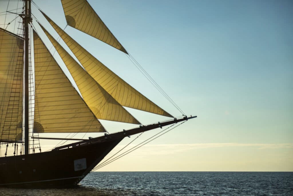 Luxury Yacht Charter Raja Ampat - Amandira-Indonesian-Luxury-Yacht-Charter-10-1024x682