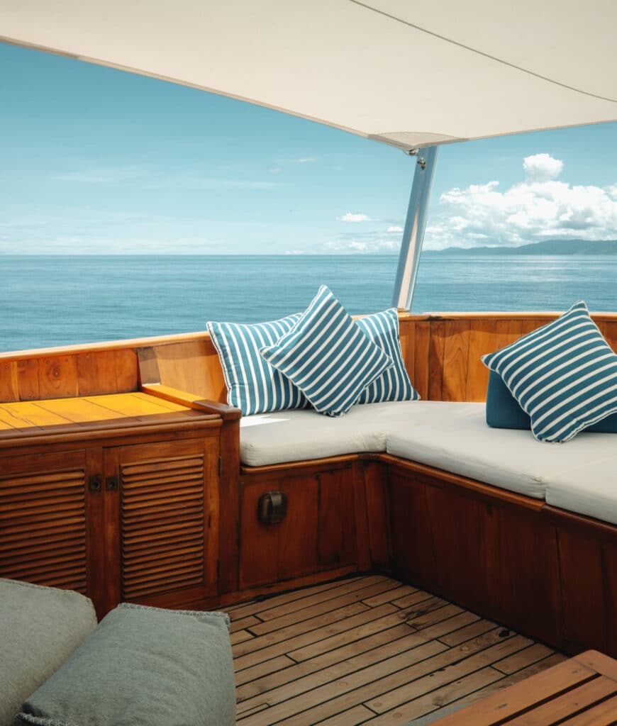 Rascal Luxury Yacht Charter Raja Ampat - MM_Кормовая палуба