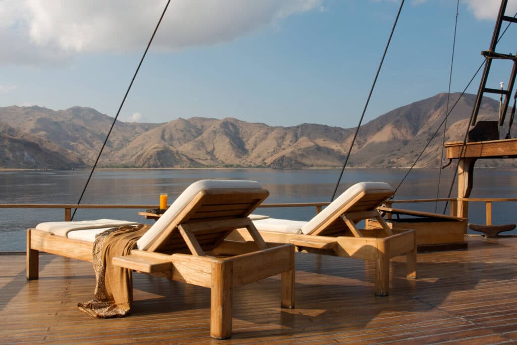 Silolona Luxury Yacht Charter Komodo - Sunbeds