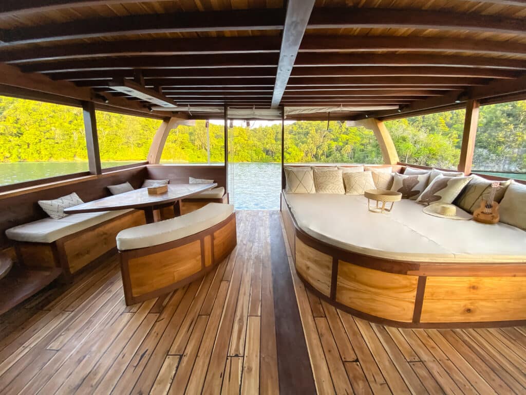 {"ARInfo":{"IsUseAR":false},"Version":"1.0.0","MakeupInfo":{"IsUseMakeup":false},"FaceliftInfo":{"IsChangeEyeLift":false,"IsChangeFacelift":false,"IsChangePostureLift":false,"IsChangeNose":false,"IsChangeFaceChin":false,"IsChangeMouth":false,"IsChangeThinFace":true},"BeautyInfo":{"SwitchMedicatedAcne":false,"IsAIBeauty":false,"IsBrightEyes":false,"IsSharpen":false,"IsOldBeauty":false,"IsReduceBlackEyes":false},"HandlerInfo":{"AppName":2},"FilterInfo":{"IsUseFilter":false}}