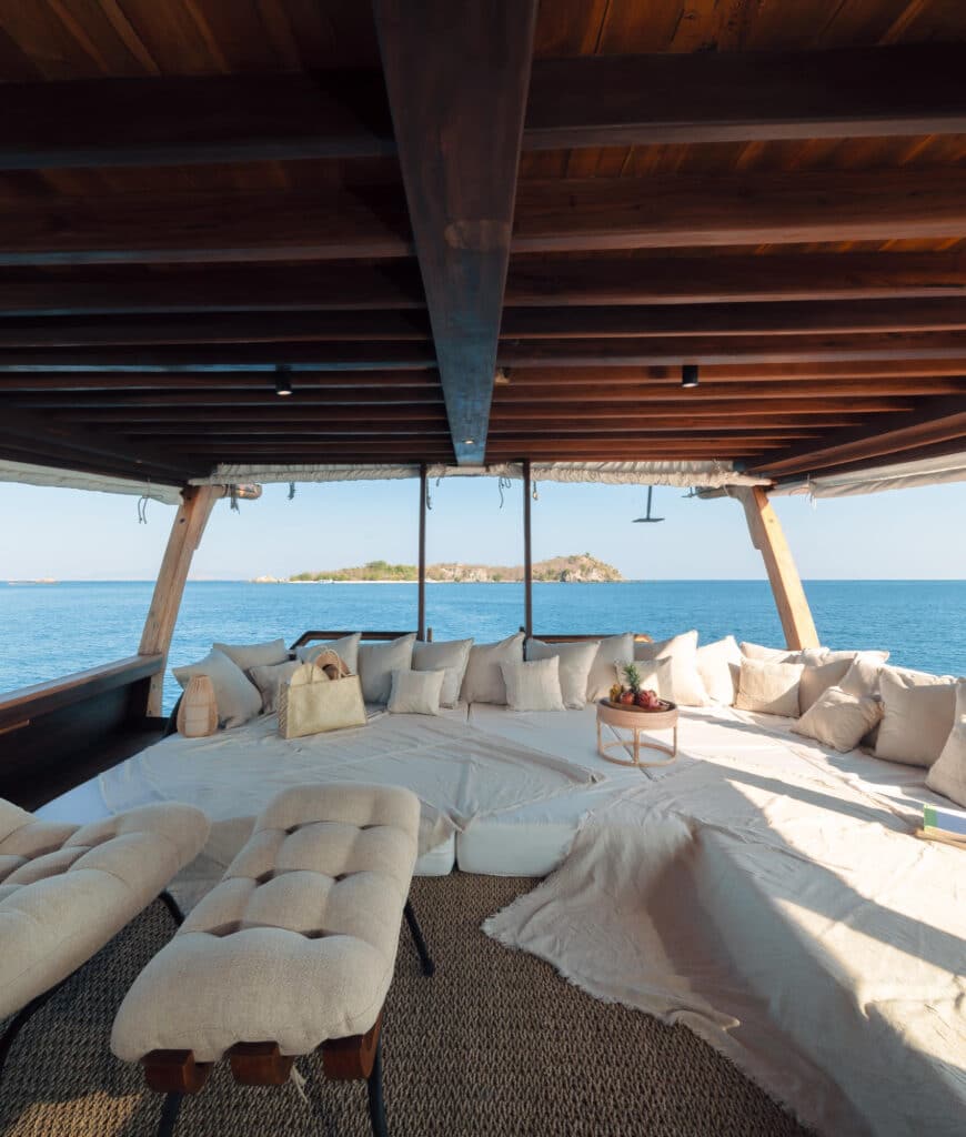 04_Nataraja_Salon détente arrière du pont principal_Pacific-High-min (1)