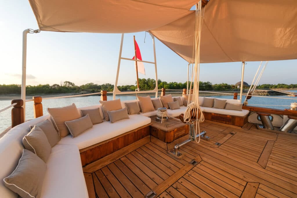 Luxury Yacht Charter Komodo - Mutiara Laut Luxury Yacht Charter Raja Ampat - Aft Terrace
