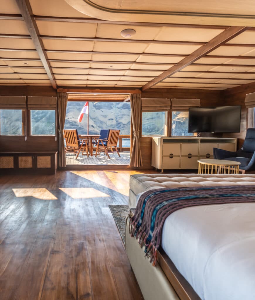 Maj Oceanic Yacht Charter Komodo - Admiral Suite 03 (1) (1)