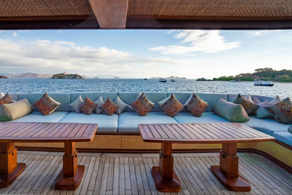 Maj Oceanic Yacht Charter Komodo - TMO - Stern Lounge