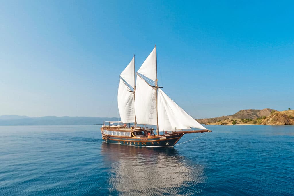 Sanya Luxury Yacht Charter Raja Ampat Exterior