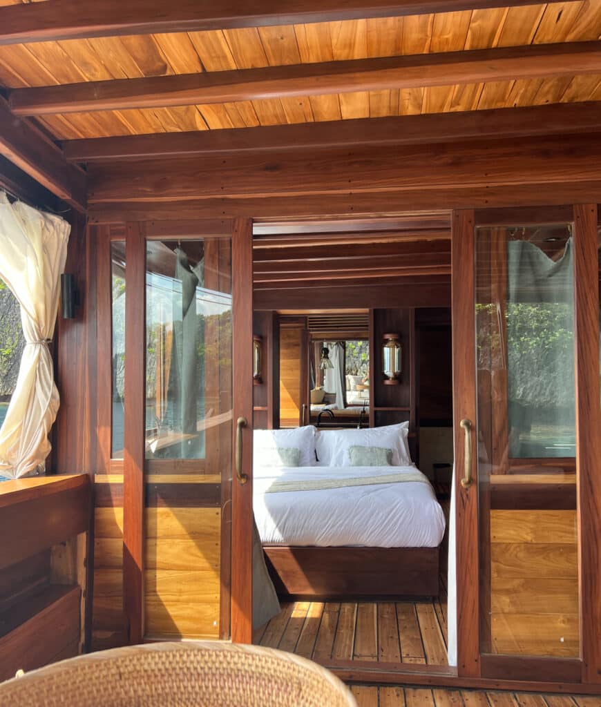 Yacht Charter Raja Ampat - Dewata DW_MasterCabin_01