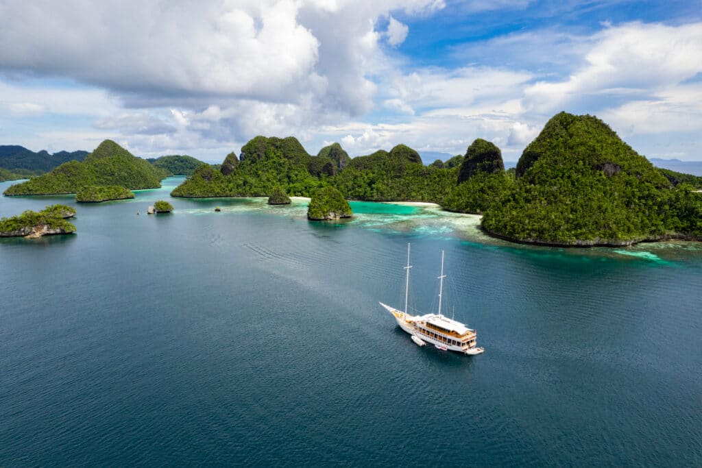 Fenides Surf Yacht Charter - Copy of RajaAmpat_TomParkPhotography-94