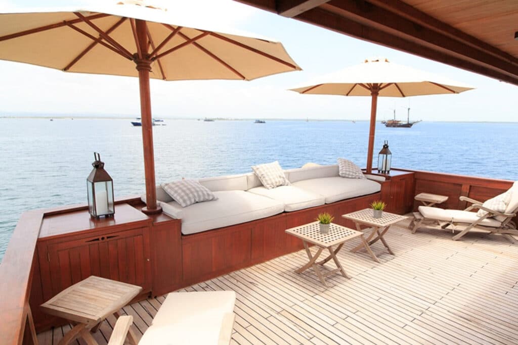 Mischief Yacht Charter Komodo - 5 - mischief-exterior-9