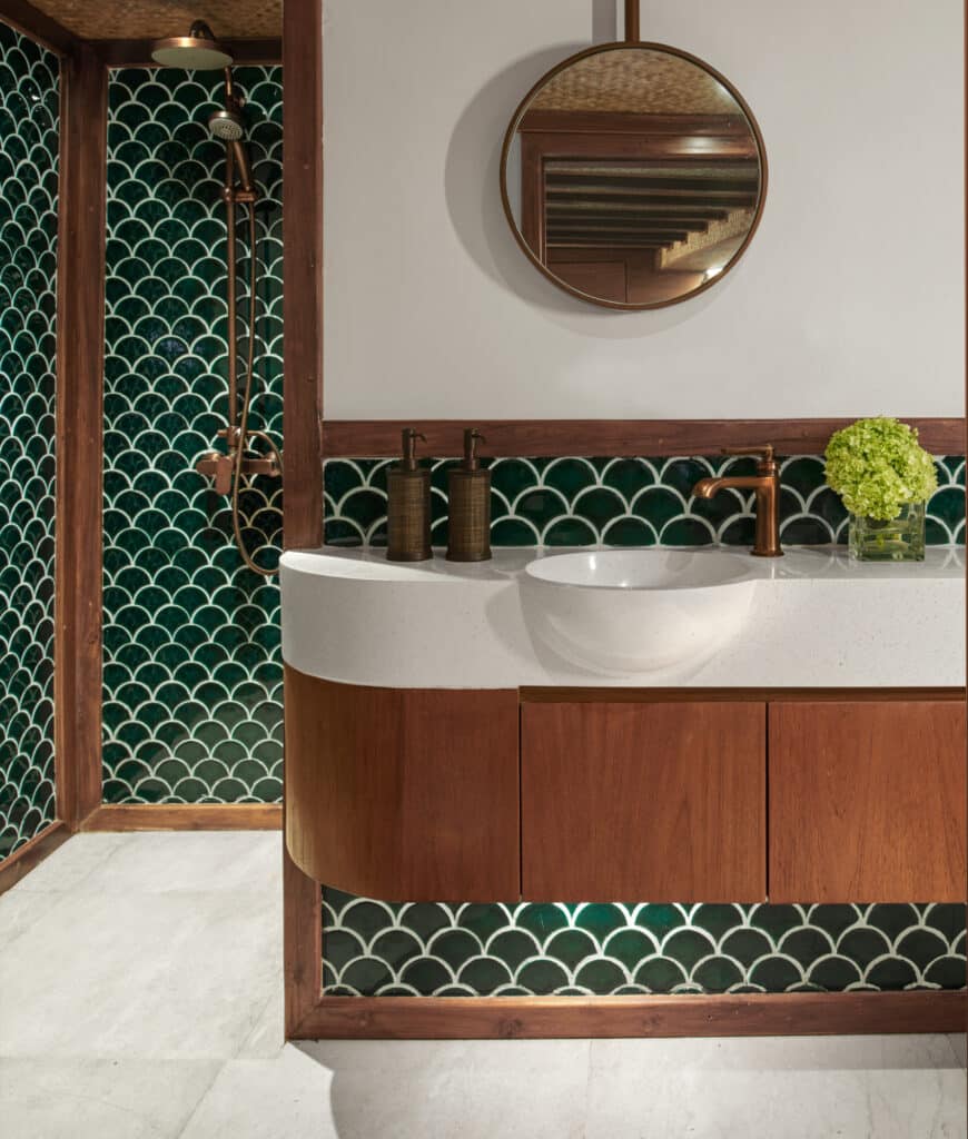 Samsara Yacht Charter Raja Ampat - Bathroom Guest Bedroom selesai