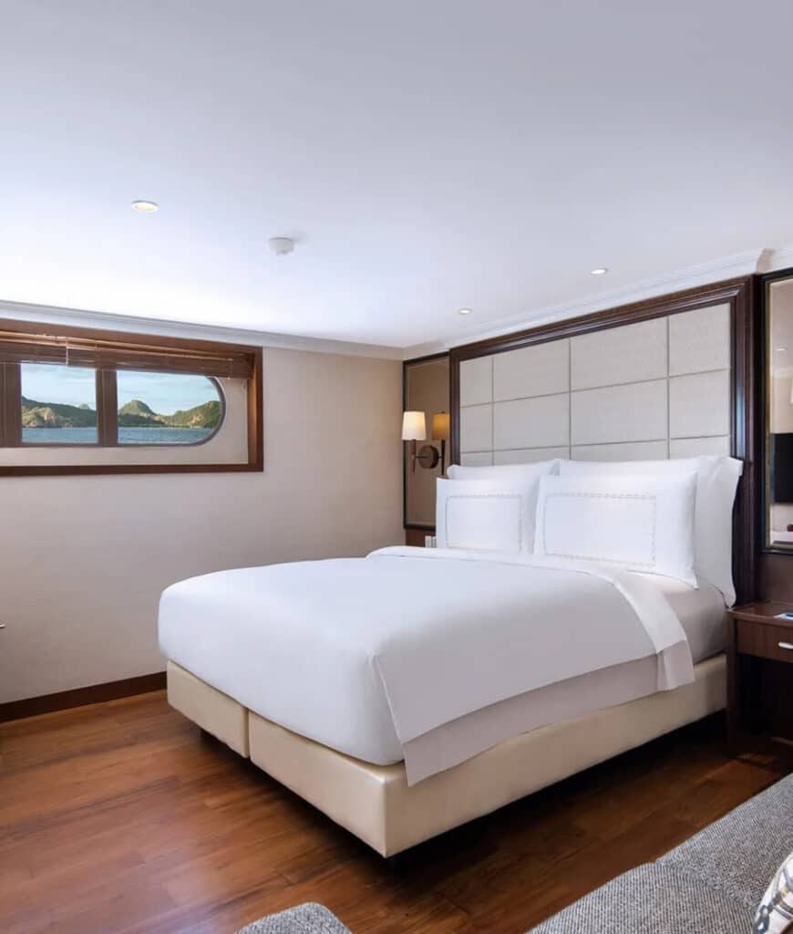 The Trans Yacht Charter Komodo - the_trans_luxury_yacht_double_cabin.jpg (1)