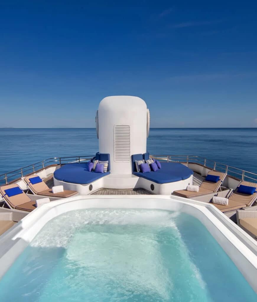 The Trans Yacht Charter Komodo - the_trans_luxury_yacht_jacuzzi.jpg (1) (1)