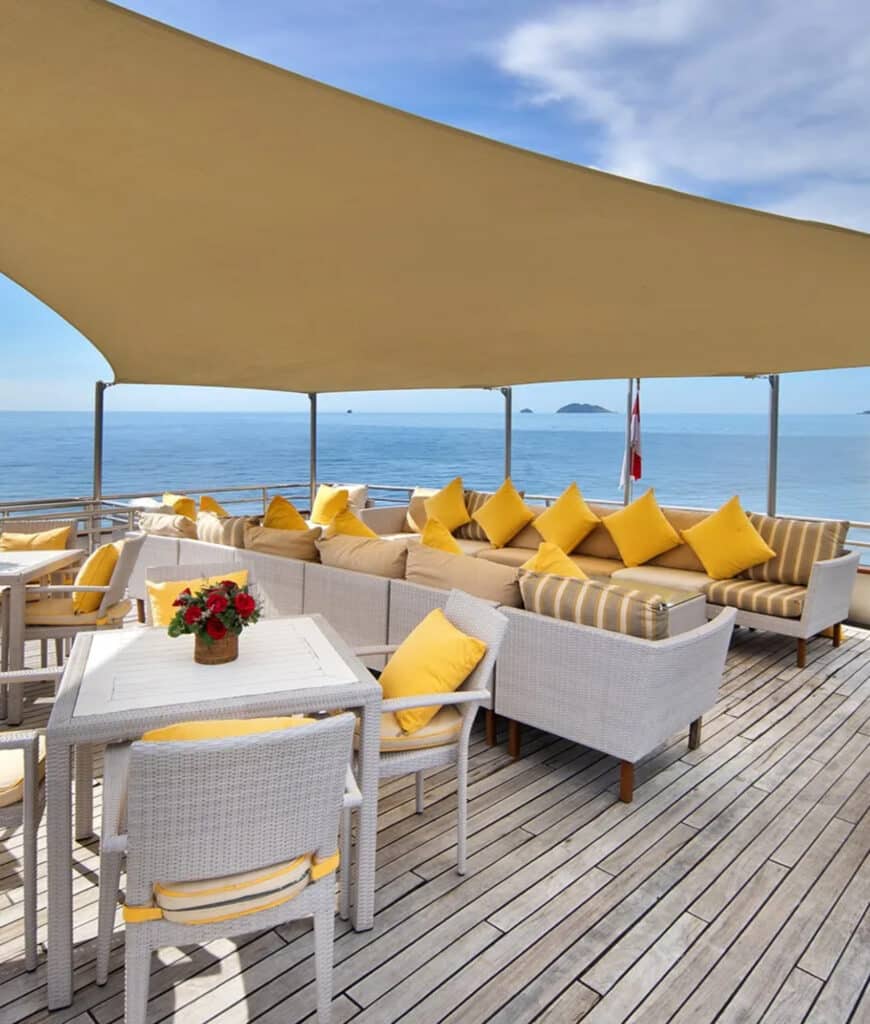 The Trans Yacht Charter Komodo - the_trans_luxury_yacht_outdoor_dining_area.jpg (1)