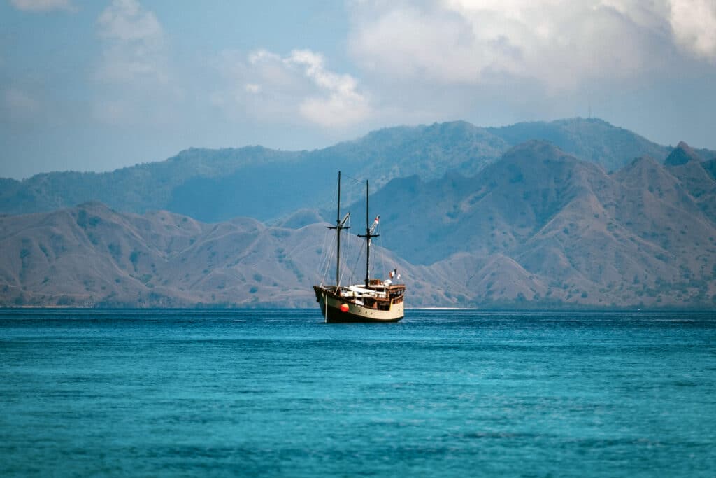 Komodo Yacht Charter SAMARA II BOAT 2