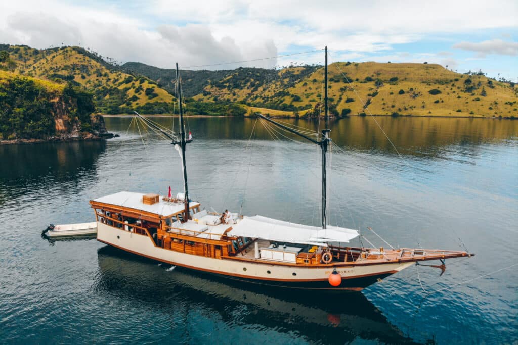 Komodo Yacht Charter SAMARA II BOAT 4