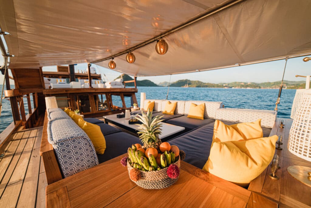 Komodo Yacht Charter SAMARA II EXTERIOR 2