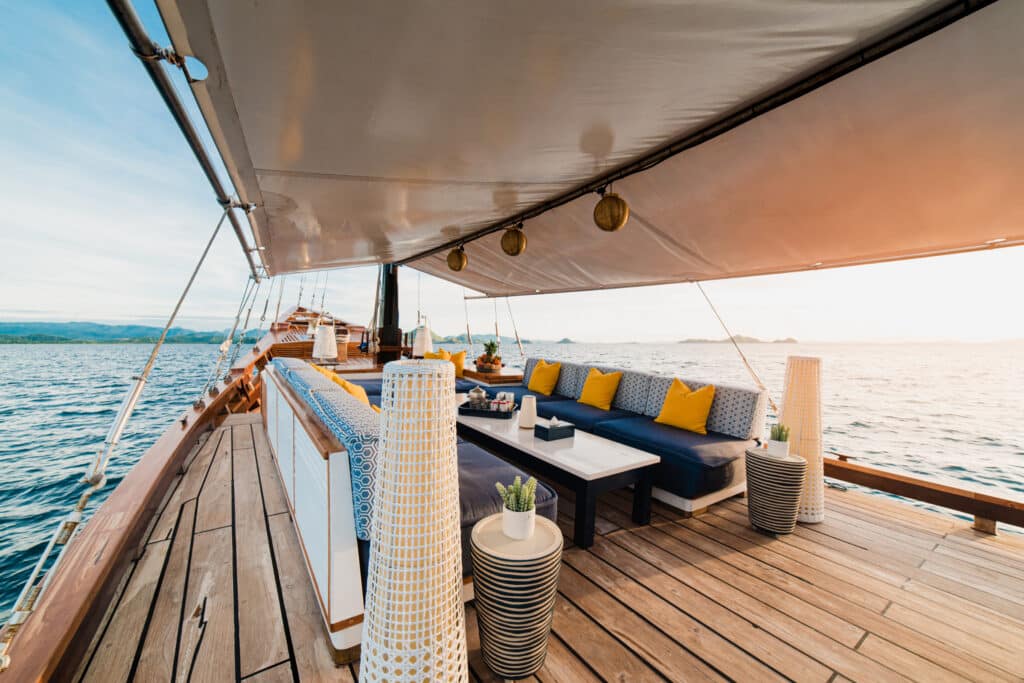 Komodo Yacht Charter SAMARA II EXTERIOR 3