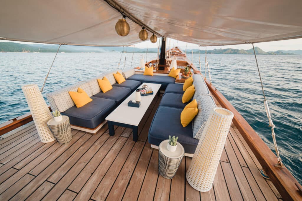 Komodo Yacht Charter SAMARA II EXTERIOR 4