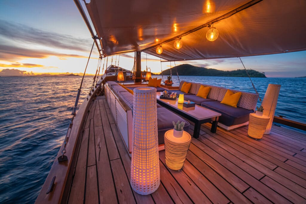 Komodo Yacht Charter SAMARA II EXTERIOR 6