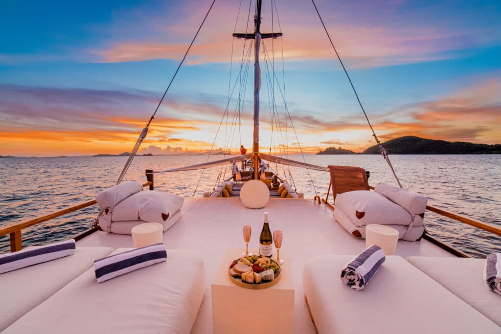 Komodo Yacht Charter SAMARA II EXTERIOR 7