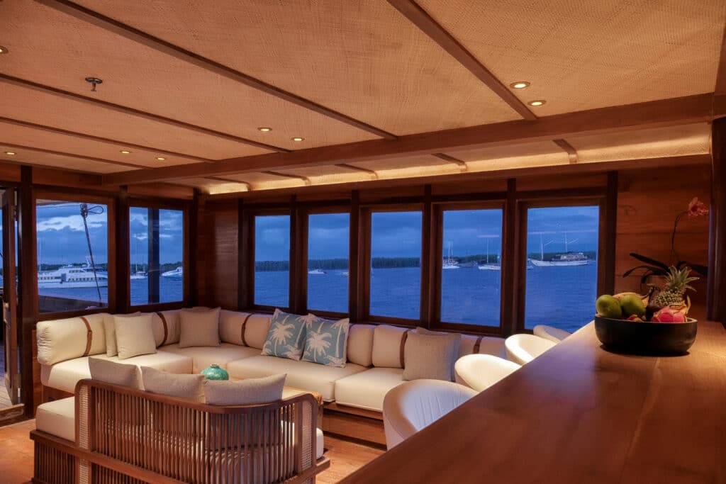 Jeeva Samudera Yacht Charter P1400395 copie (1)