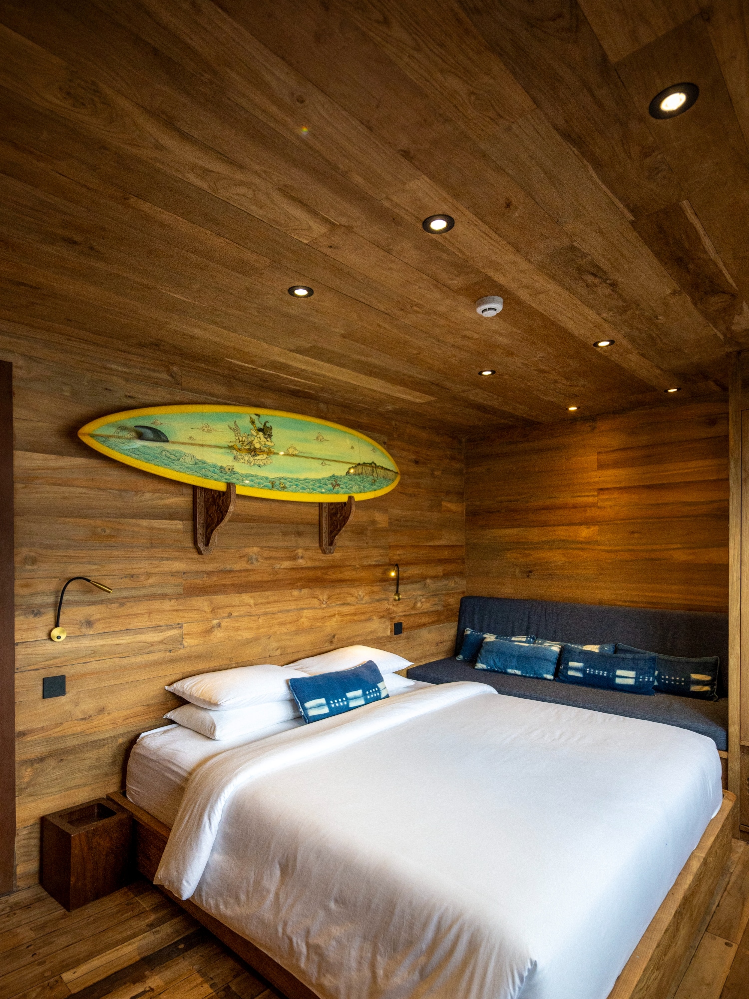 Pagi Bumi Surf Yacht Charter Indonésie LawrenceN USV 2511 5048