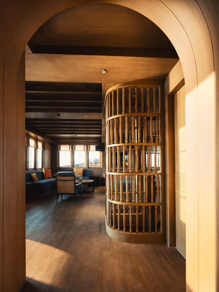 Bhavana Yacht Charter Indonesia Lounge 4